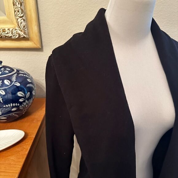 James Perse Black Collared Open Shawl
Cardigan Jacket - Picture 3 of 9